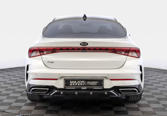 Подержанный автомобиль Kia K5 2020 года (6 фото)
