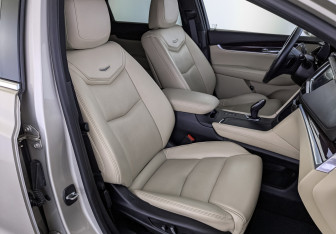 Подержанный автомобиль Cadillac XT5 2016 года (23 фото)