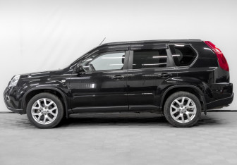 Подержанный автомобиль Nissan X-Trail 2013 года (8 фото)