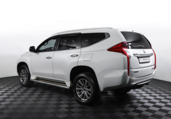 Подержанный автомобиль Mitsubishi Pajero Sport 2017 года (7 фото)
