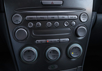 Подержанный автомобиль Mazda 6 Sedan 2005 года (14 фото)