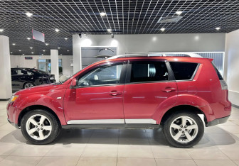 Подержанный автомобиль Mitsubishi Outlander 2008 года (7 фото)