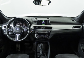 Подержанный автомобиль BMW X1 2015 года (15 фото)