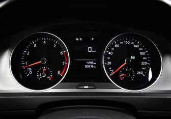 Подержанный автомобиль Volkswagen Golf Hatchback 2014 года (11 фото)