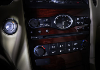 Подержанный автомобиль Infiniti EX 2012 года (20 фото)