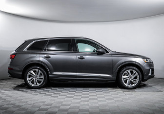 Подержанный автомобиль Audi Q7 2021 года (4 фото)