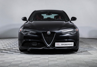 Подержанный автомобиль Alfa Romeo Giulia 2023 года (2 фото)