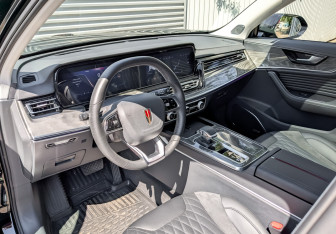 Подержанный автомобиль Hongqi HS5 2023 года (15 фото)