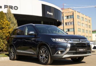 Подержанный автомобиль Mitsubishi Outlander 2018 года (2 фото)