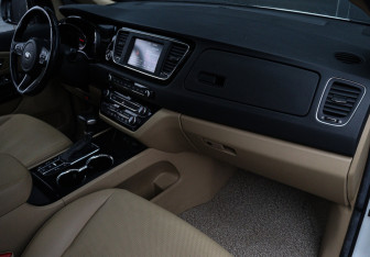 Подержанный автомобиль Kia Carnival 2018 года (9 фото)