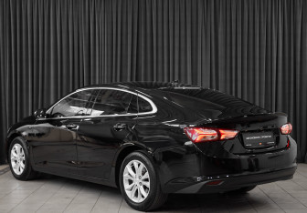 Подержанный автомобиль Chevrolet Malibu Sedan 2020 года (7 фото)