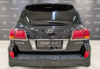 Подержанный автомобиль Lexus LX 2010 года (6 фото)