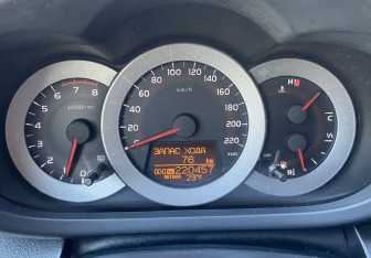 Подержанный автомобиль Toyota RAV4 2008 года (22 фото)