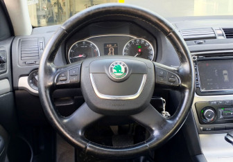 Подержанный автомобиль Skoda Octavia Liftback 2012 года (12 фото)