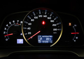 Подержанный автомобиль Toyota RAV4 2015 года (16 фото)