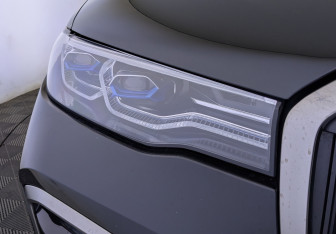 Подержанный автомобиль BMW X7 2021 года (11 фото)