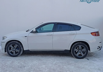 Подержанный автомобиль BMW X6 2012 года (8 фото)