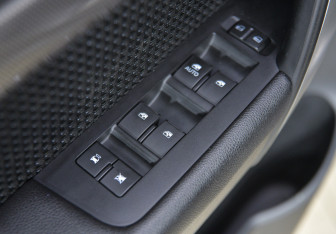 Подержанный автомобиль Chevrolet Captiva 2013 года (17 фото)
