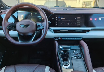 Подержанный автомобиль Geely Monjaro 2023 года (19 фото)