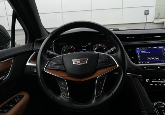 Подержанный автомобиль Cadillac XT5 2021 года (15 фото)