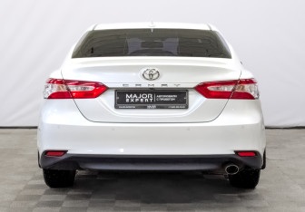 Подержанный автомобиль Toyota Camry Sedan 2021 года (6 фото)