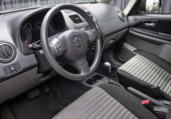 Подержанный автомобиль Suzuki SX4 Hatchback 2014 года (16 фото)