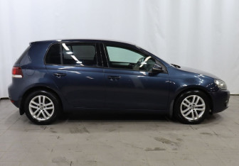 Подержанный автомобиль Volkswagen Golf Hatchback 2012 года (7 фото)
