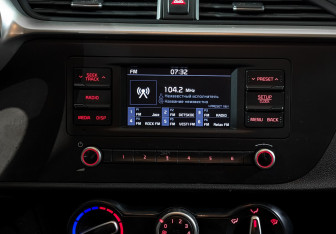 Подержанный автомобиль Kia Rio Hatchback 2021 года (15 фото)