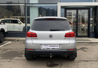 Подержанный автомобиль Volkswagen Tiguan 2011 года (6 фото)