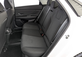 Подержанный автомобиль Hyundai Elantra Sedan 2021 года (18 фото)