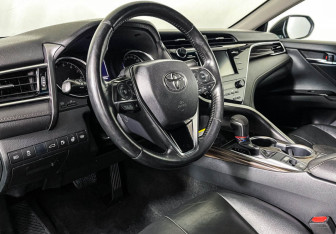 Подержанный автомобиль Toyota Camry Sedan 2018 года (13 фото)