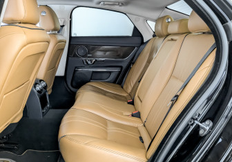 Подержанный автомобиль Jaguar XJ 2019 года (12 фото)