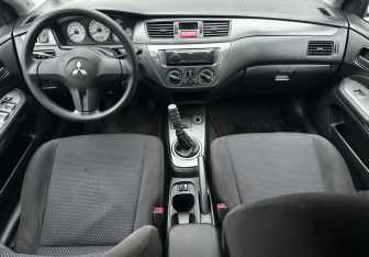 Подержанный автомобиль Mitsubishi Lancer Sedan 2007 года (11 фото)