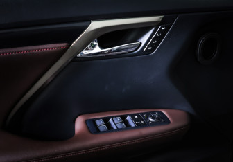 Подержанный автомобиль Lexus RX 2016 года (18 фото)