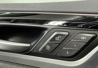 Подержанный автомобиль BMW X3 2020 года (17 фото)