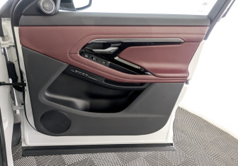 Подержанный автомобиль Land Rover Range Rover Evoque 2021 года (29 фото)