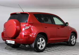 Подержанный автомобиль Toyota RAV4 2008 года (3 фото)