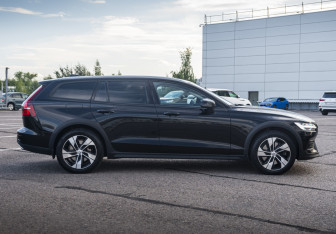 Подержанный автомобиль Volvo V60 Cross Country 2020 года (4 фото)