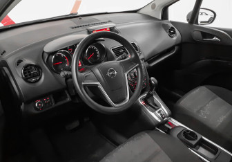 Подержанный автомобиль Opel Meriva 2012 года (7 фото)