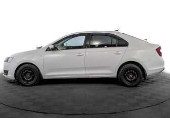 Подержанный автомобиль Skoda Rapid Liftback 2019 года (8 фото)