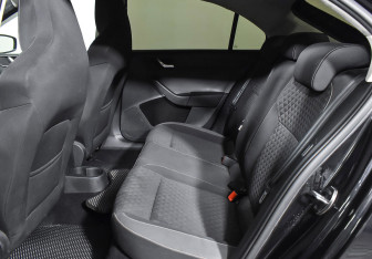 Подержанный автомобиль Skoda Rapid Liftback 2015 года (13 фото)