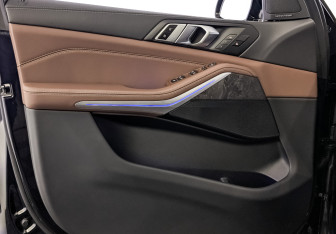 Подержанный автомобиль BMW X5 2023 года (19 фото)
