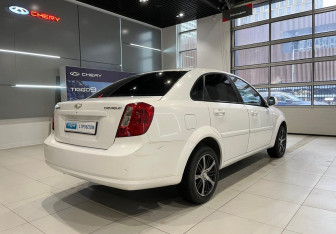 Подержанный автомобиль Chevrolet Lacetti Sedan 2010 года (4 фото)