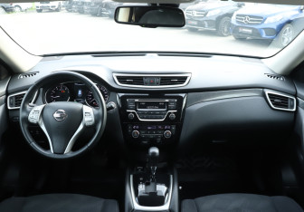 Подержанный автомобиль Nissan X-Trail 2015 года (12 фото)