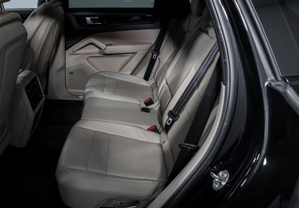 Подержанный автомобиль Porsche Cayenne 2021 года (10 фото)