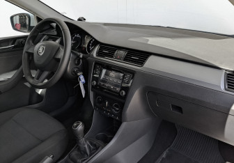Подержанный автомобиль Skoda Rapid Liftback 2019 года (15 фото)