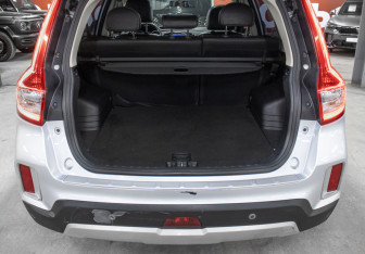 Подержанный автомобиль Geely Emgrand X7 2019 года (9 фото)