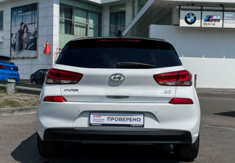 Подержанный автомобиль Hyundai i30 Hatchback 2019 года (6 фото)
