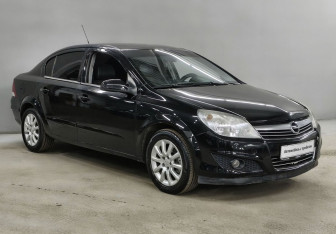 Подержанный автомобиль Opel Astra Sedan 2008 года (3 фото)