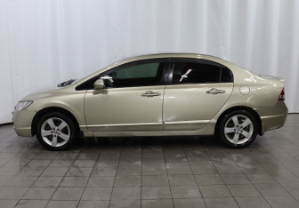 Подержанный автомобиль Honda Civic Sedan 2008 года (8 фото)